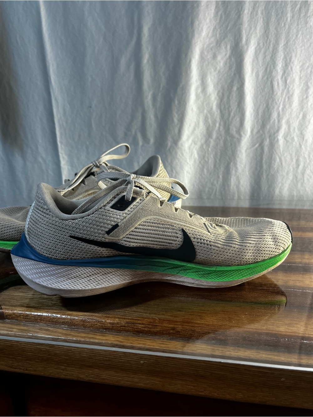 Nike Light Gray Mesh Running Shoes pegasus 40 men’s  size 8, Green/Blue Midsole - Picture 2 of 12